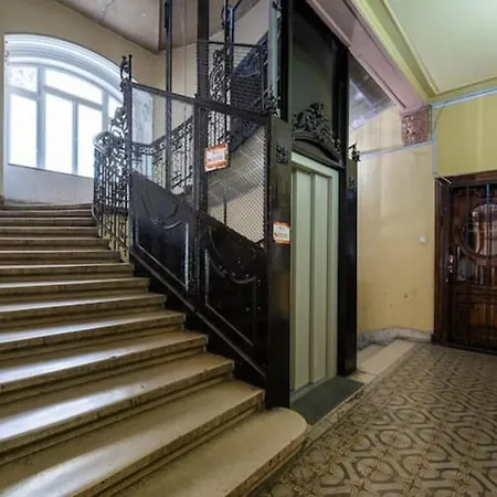 Uhu's Golden Soho