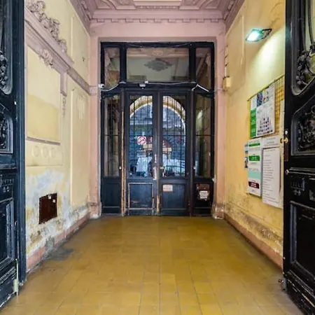 Uhu's Golden Soho Апартаменты *