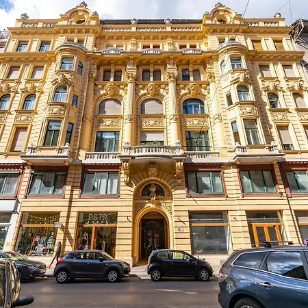 Uhu's Golden Soho Апартаменты