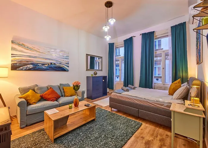 Uhu's Golden Soho Budapest