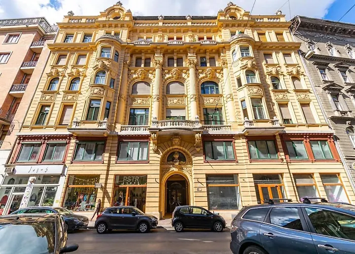 Uhu's Golden Soho Apartament